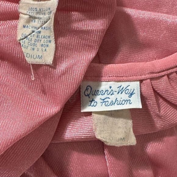 Vintage Queens Way Shiny Silky Pretty In Pink Nylon Pajama Set Batwing Wrap Top - Picture 7 of 9